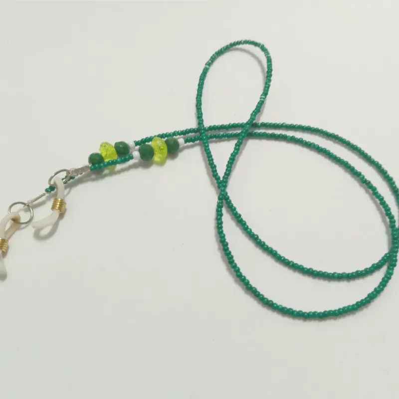Colgante verde de mostacitas