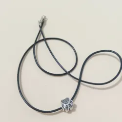 Collar con dije de pata de perrito 