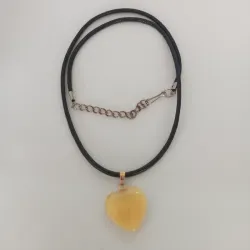 Collar de corazón de cristal amarillo 