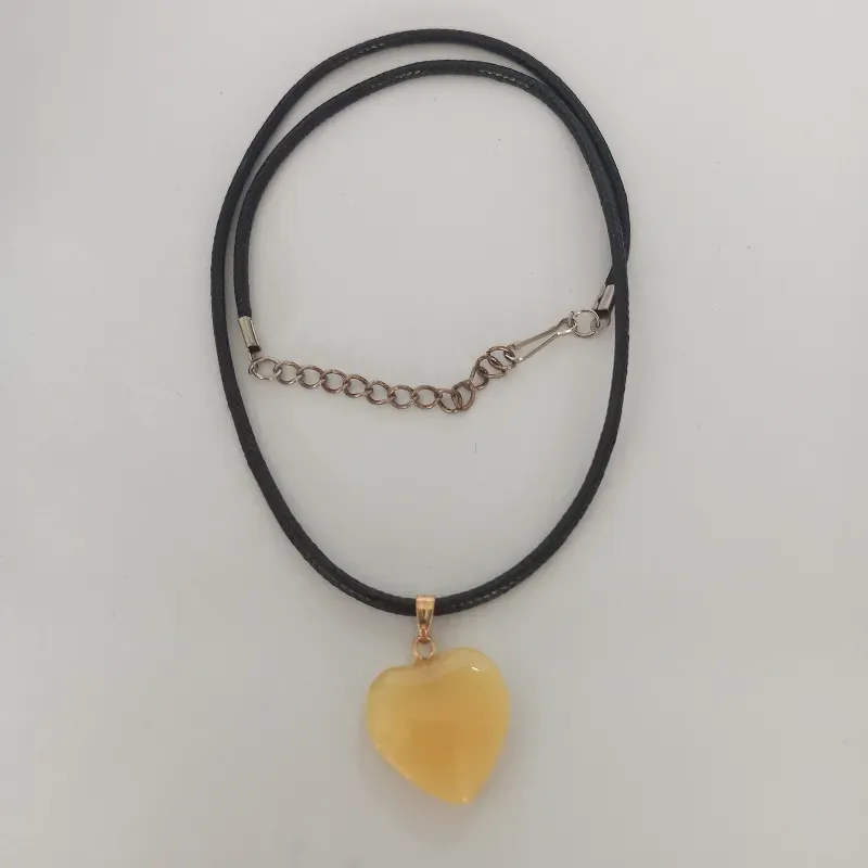 Collar de corazón de cristal amarillo 