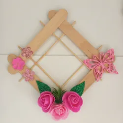 Cuadro con rosas rosadas y mariposas