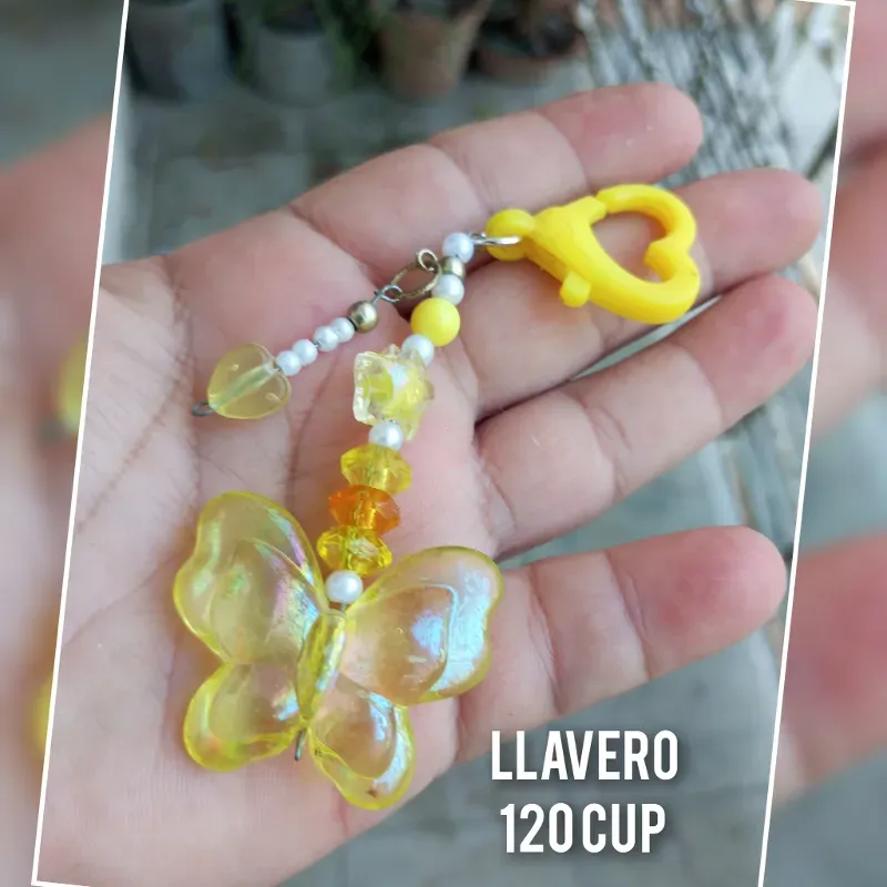 Llavero amarillo con mariposa