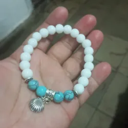 Onix blanco y Howlita azul dije de concha