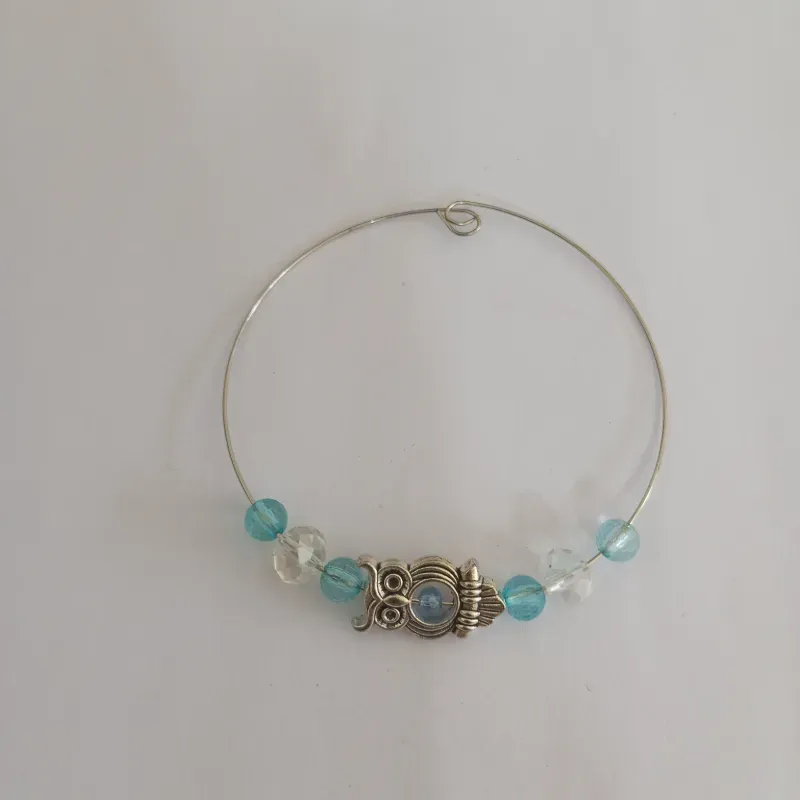 Pulsera con búho y perlas azules