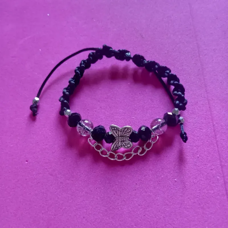 Pulsera negra con mariposa