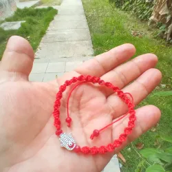 Pulso con mano de Fátima y tejido torcido
