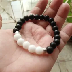 Pulso onix negro y blanco 8mm