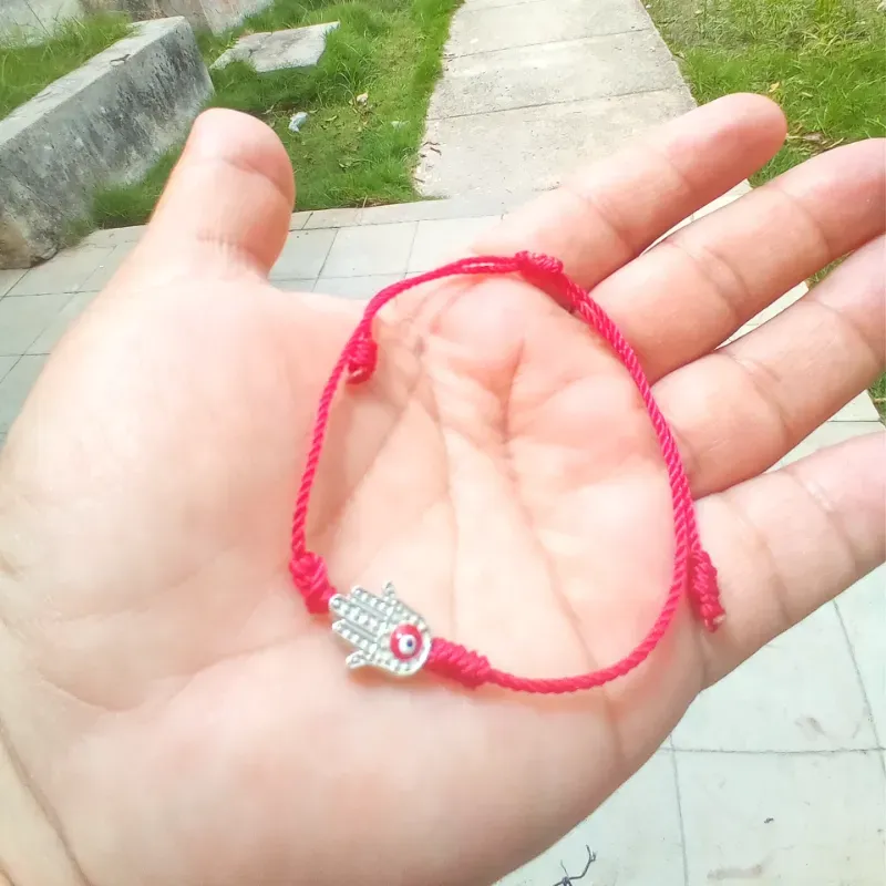 Pulso sencillo con mano de Fátima 