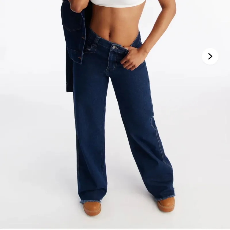 Pantalón azul ancho