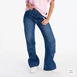 Pantalón azul recortes