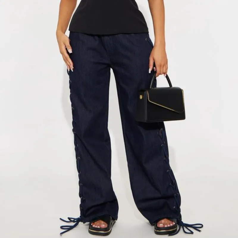 Pantalón con cordones a los lados