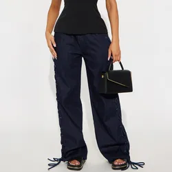 Pantalón con cordones a los lados