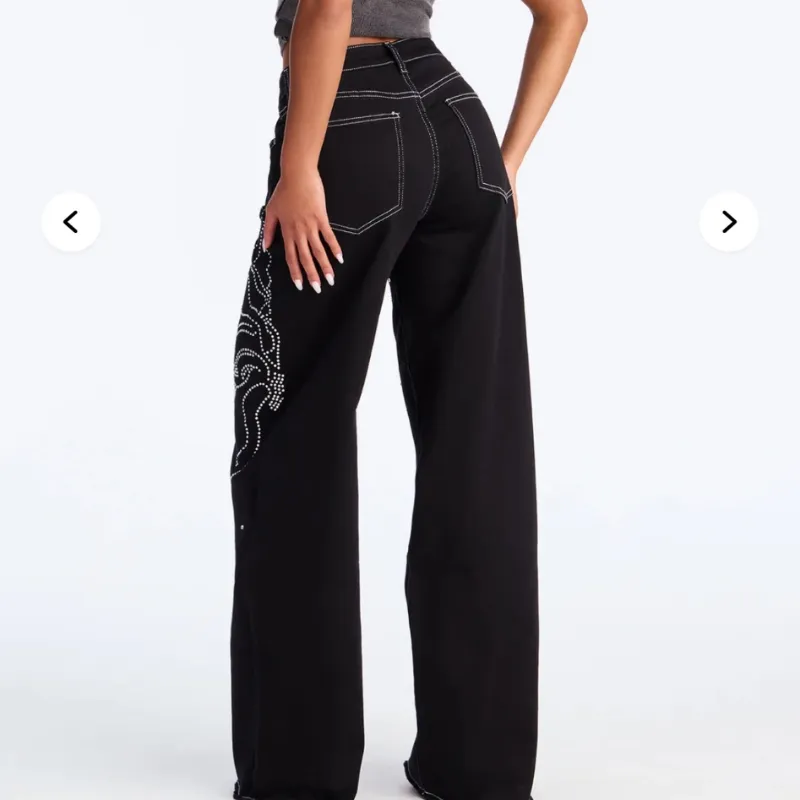 Pantalón Negro con detalles