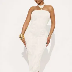 Vestido Blanco con detalle dorado en cuello