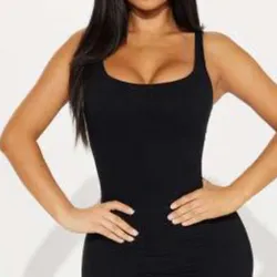 Vestido negro sencillo