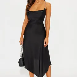 Vestido Negro Tirantes de Cadenas Plateadas