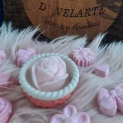Rosa en cestico