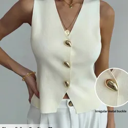 Blusa beis de botones dorados