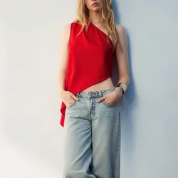 Blusa roja de un solo hombro