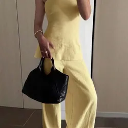 Conjunto amarillo de pantalón