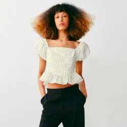 Blusa blanca de puntos