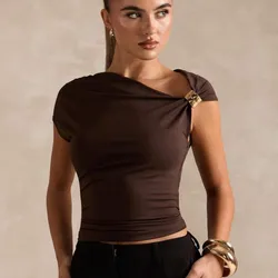 Blusa marrón con detalle dorado