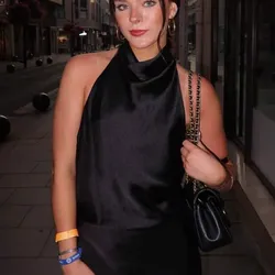 Blusa negra de satén