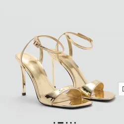 Tacones dorados