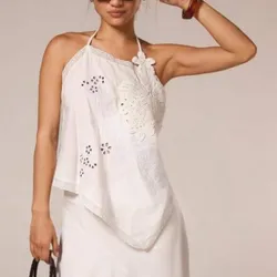 Top halter con bordado