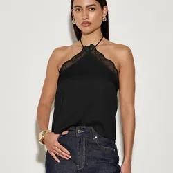 Blusa negra con detalle de encaje