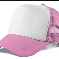 Gorra blanca y rosa