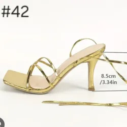 Tacones dorados