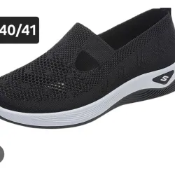 Zapatillas negras y blancas