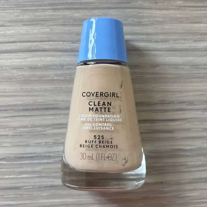 Base liquida efecto Matte COVERGIRL  