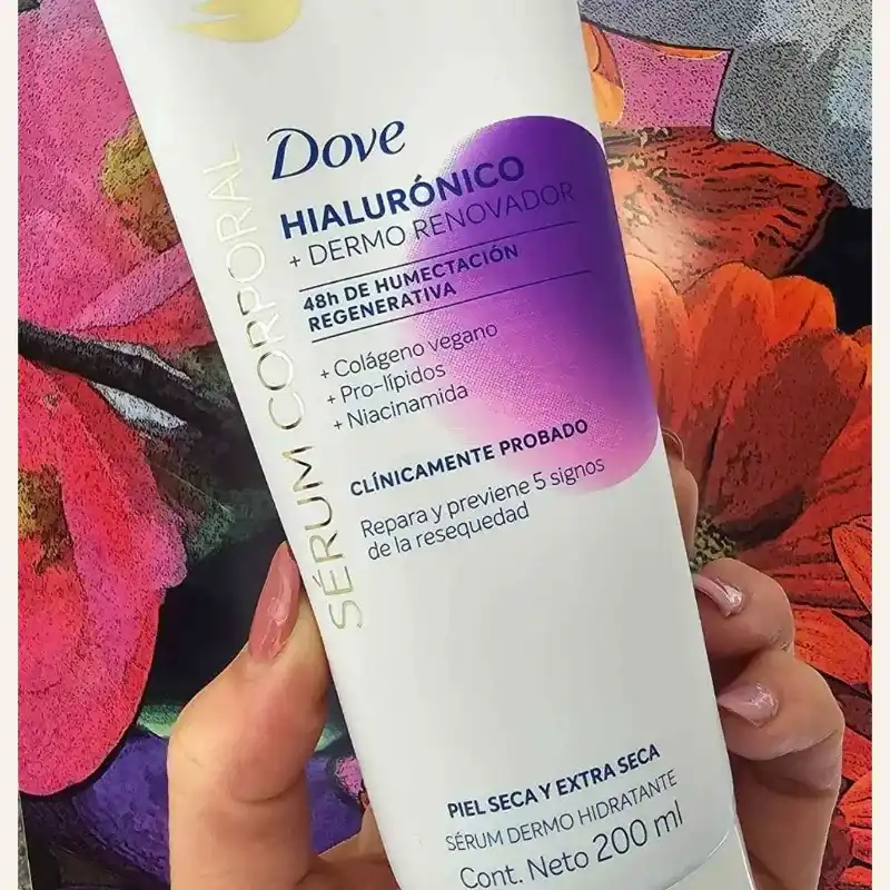Crema corporal hidratante Dove con ácido hialurónico 