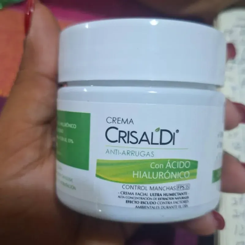 Crema facial con ácido hialurónico 