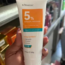 Limpiador facial con peróxido de benzoilo al 5%