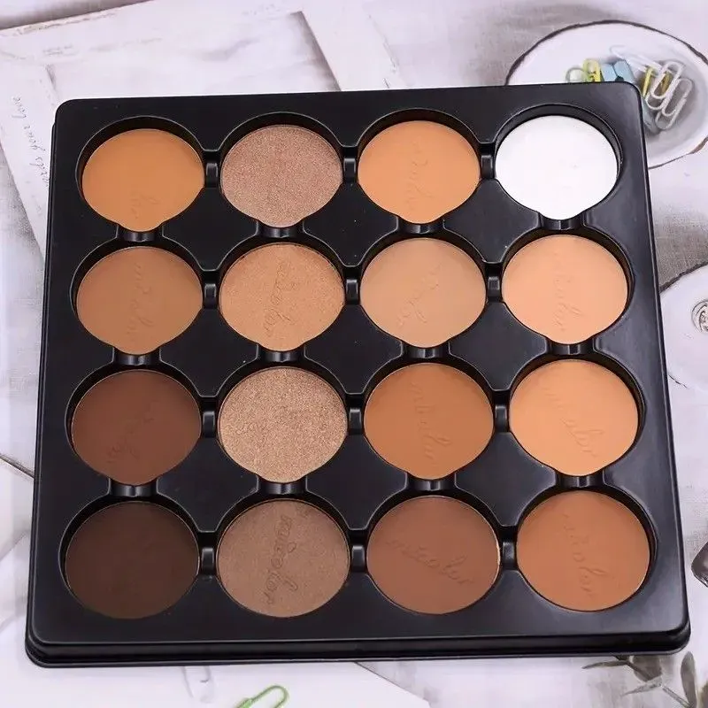 Paleta de corrector , bronzer y contorno de 16 tonos 