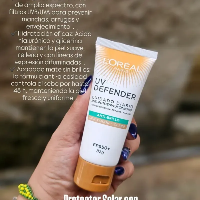 Protector solar de L'ORÉAL anti-fotoenvejecimiento con color claro, FPS50+ y ácido