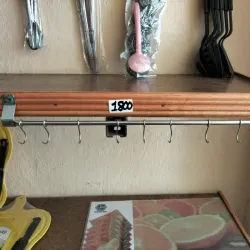 Colgador metálico para puertas