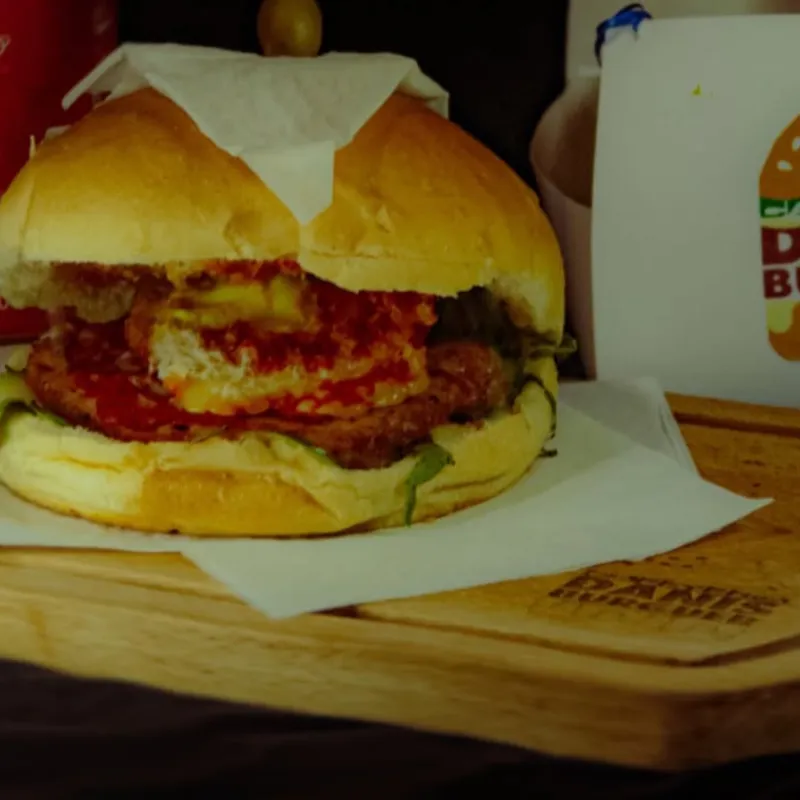 Danis Burguer de Cerdo + Q.Blanco