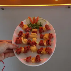 entremés de chorizo y queso gouda