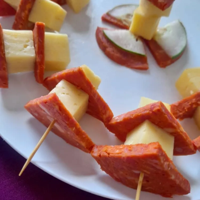 entremés de chorizo y queso 