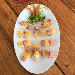 entremés de jamón y queso gouda