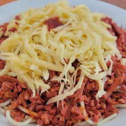 Espaguetis de queso gouda+jamón+chorizo