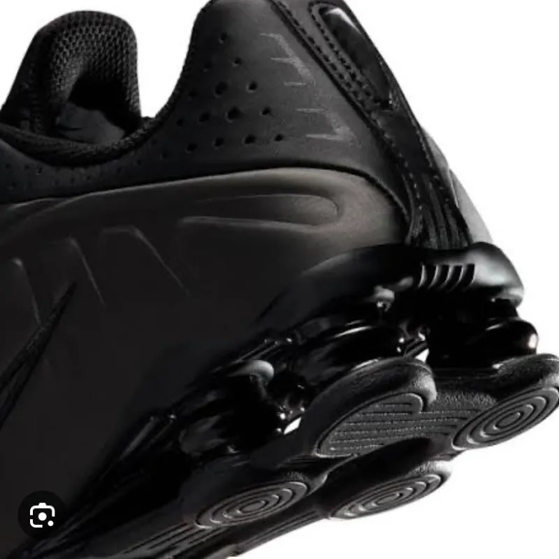 Nike Shox R4 ‘Triple Black