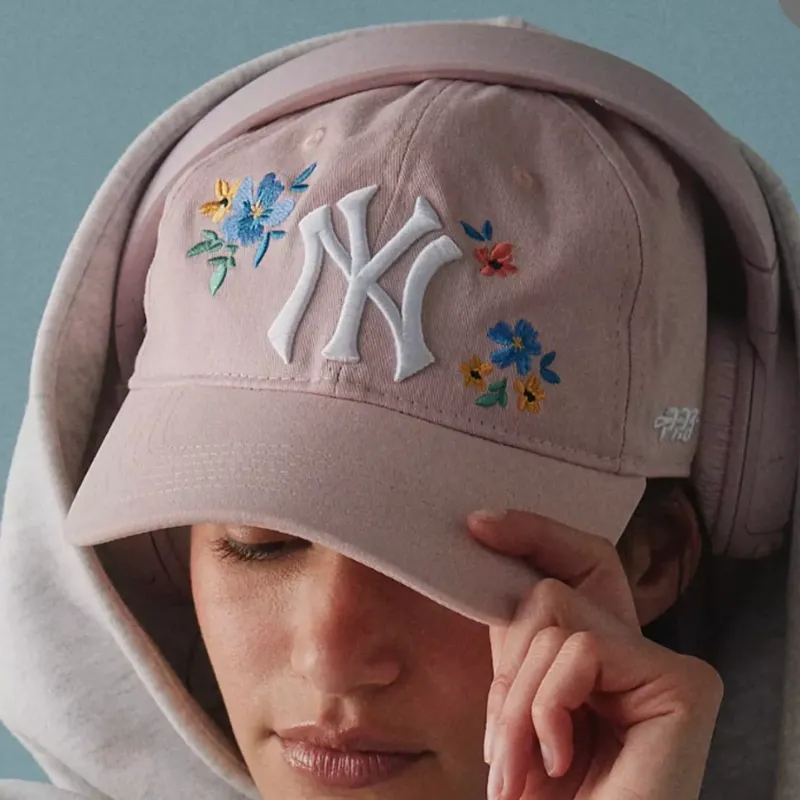Pro Standard MLB New York Yankees Floral Embroidered Baseball Hat
