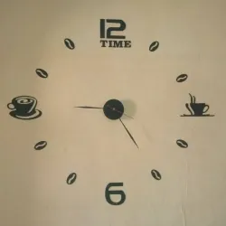 Reloj de pared. Taza de cocina 
