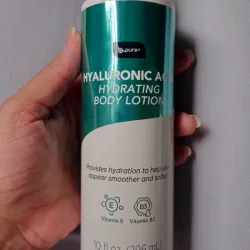 Crema Corporal de Ácido Hialurónico con Vitamina B³ y Vitamina E 🌿