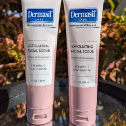 Exfoliante Dermasil de Vitamina C con Niacinamida